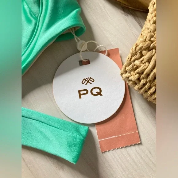 PQ Halter Underwire Emerald Bikini Top - Picture 5 of 7